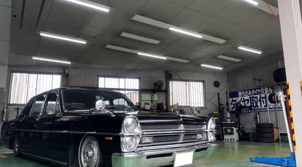 NISSAN　グロリア