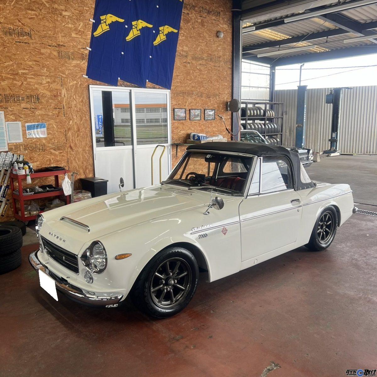 タイヤ交換 工賃紹介】ダットサン フェアレディ2000