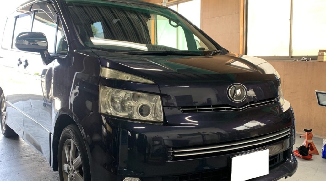 TOYOTA　VOXY
