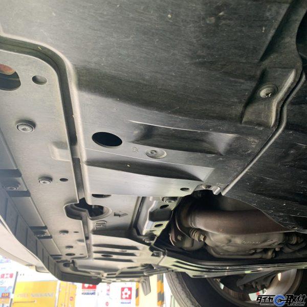 ジャッキポイント フロント