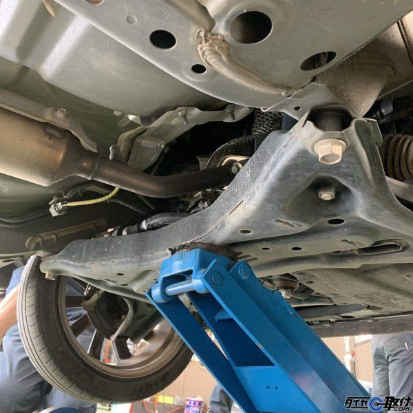 ジャッキポイント フロント