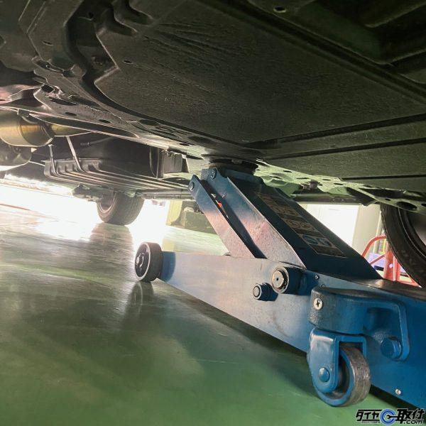 ジャッキポイント フロント